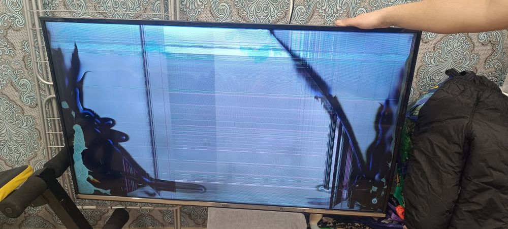 Продам телевизор на запчасти