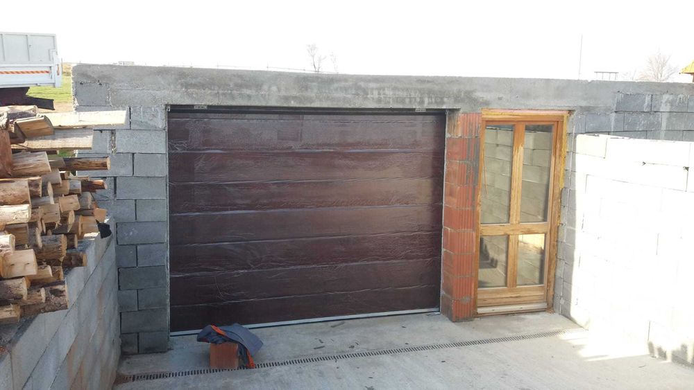 uși de garaj rezidențiale