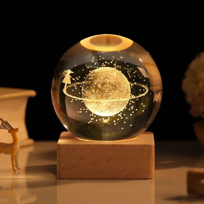 Kristal sharli 3D tungi yoritgich