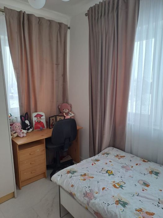 Se vinde casa la cheie !