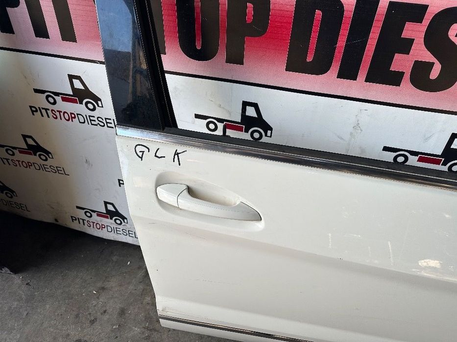 Usa portiera dreapta fata MERCEDES GLK class X204 ALB chrome 2008 2009 2010 2011 2012 2013 2014 2015