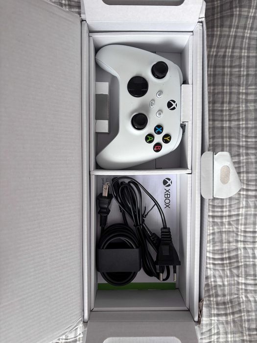 Продам Xbox Series S 512GB