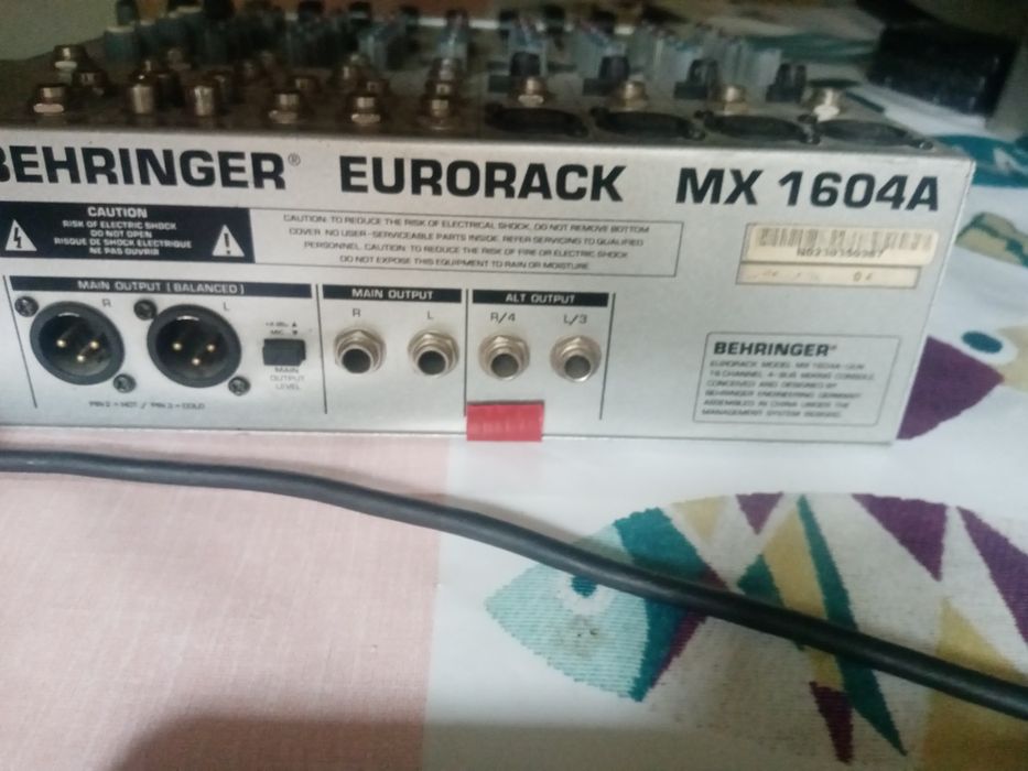 Микшерный пульт beringer