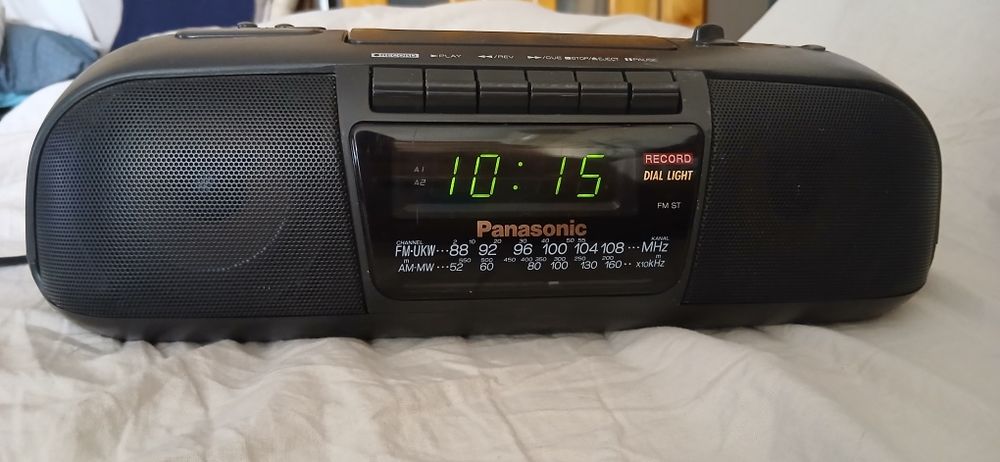 Radio casetofon cu ceas panasonic