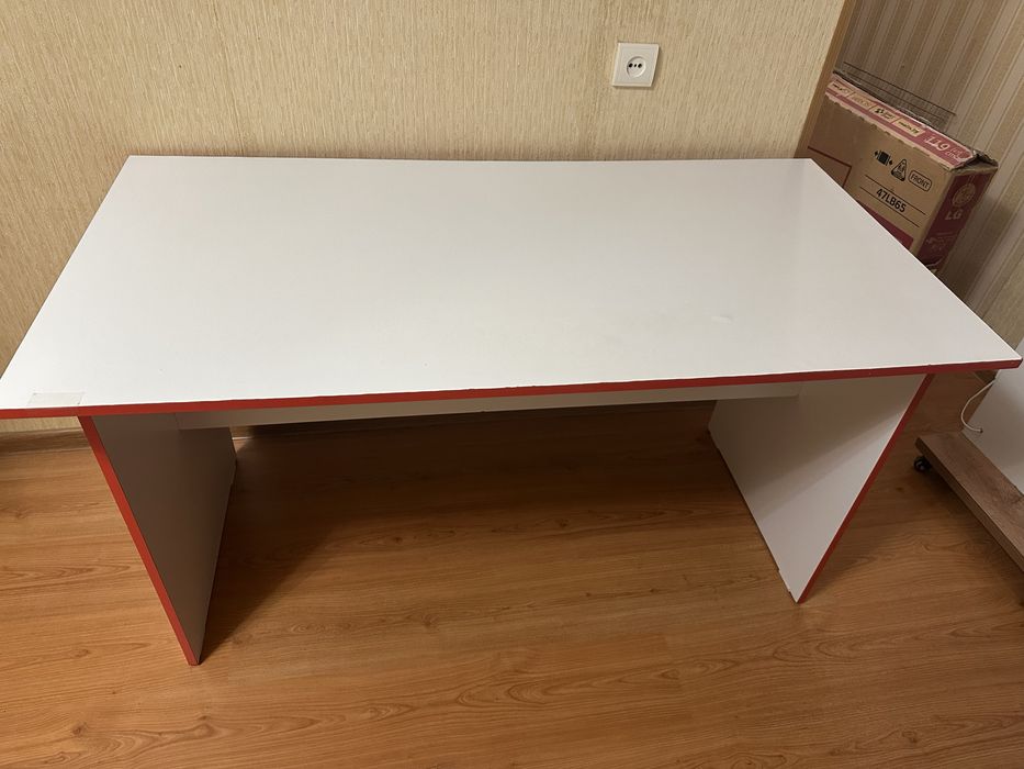 Офисный стол 140х70х75 см