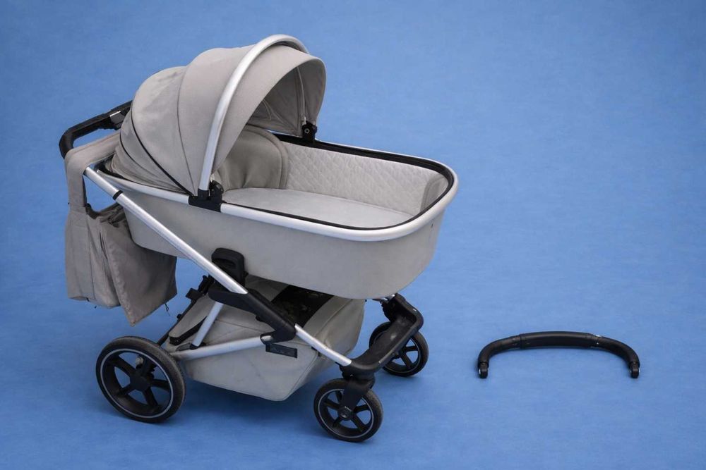 Комбинирана количка Moon с два коша + зимен чувал за количка + постелка против потене + адаптори за кошче за кола Cybex + дъждобран + чанта