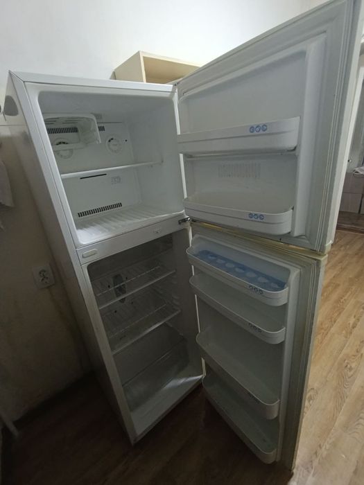 Продается холодильник LG