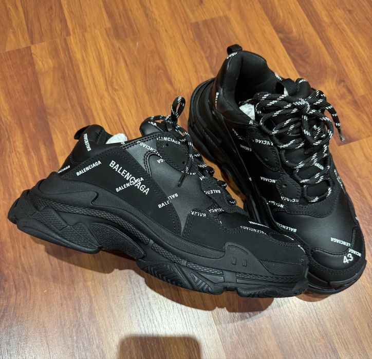 Adidasi Balenciaga Triple S Allover logo Noi Originali