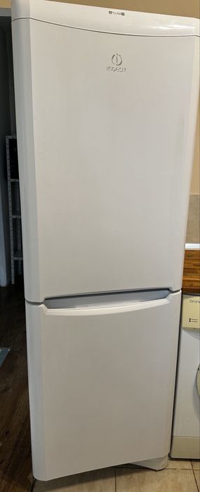 Indesit A+ class халдилник с фризер