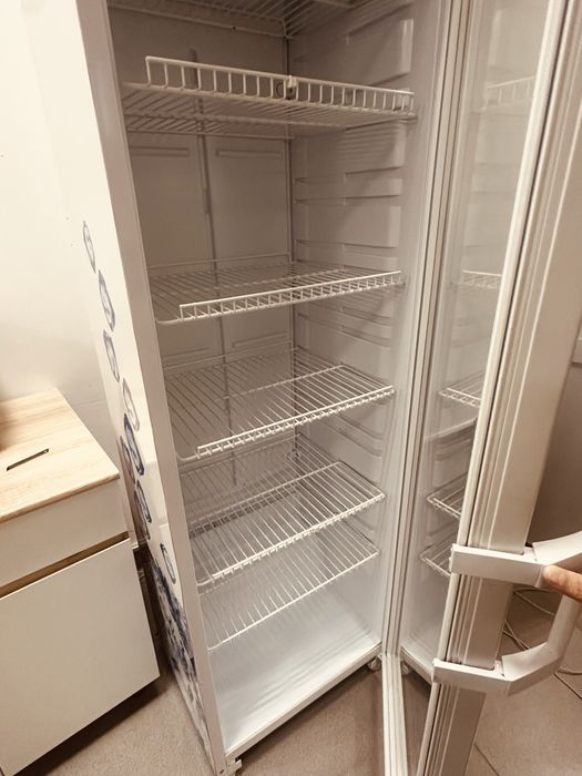 Витринный холодильник