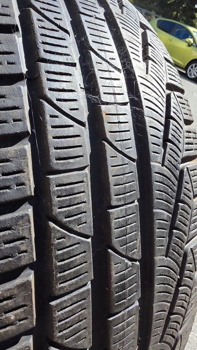 235 50 19 PIRELLI - 1бр с 6-7 мм грайфер,ползвана за резервна гума