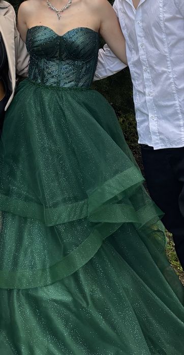 Продавам елегантна бална рокля – като нова!