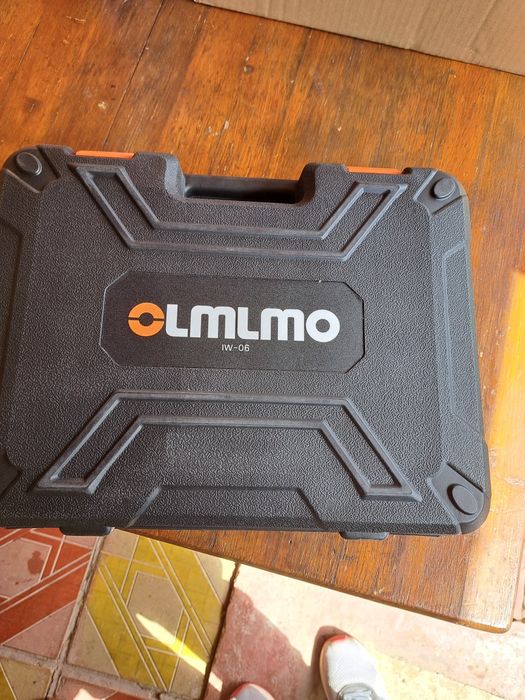 Акумулаторен ударен гайковерт от 1600nm и накрайник от 3/4