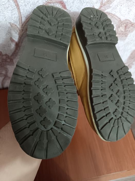 Продам осенние ботинки на мальчика