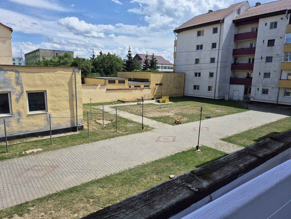 Apartament cu 3 camere, 72 mp, etaj 1, 2 locuri de parcare și 2 boxe – Strada Dacia, Codlea