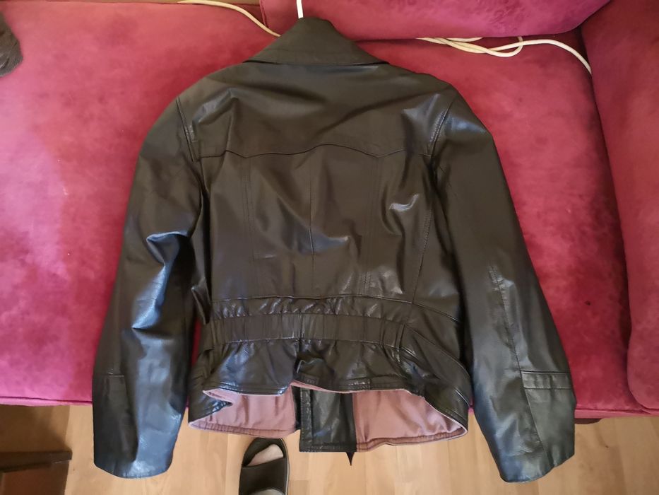 Geaca de piele model aviator.