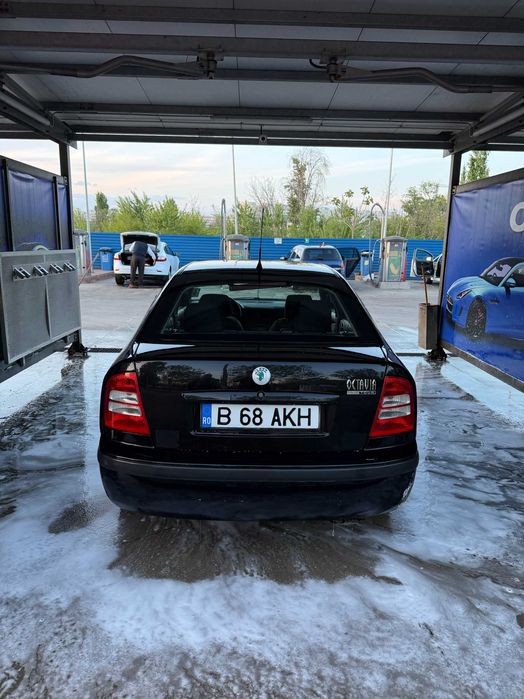Škoda Octavia Tour 1.6 benzină 102 cp cititi descrierea