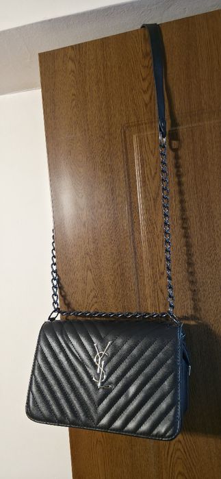 Poseta Yves Saint Laurent