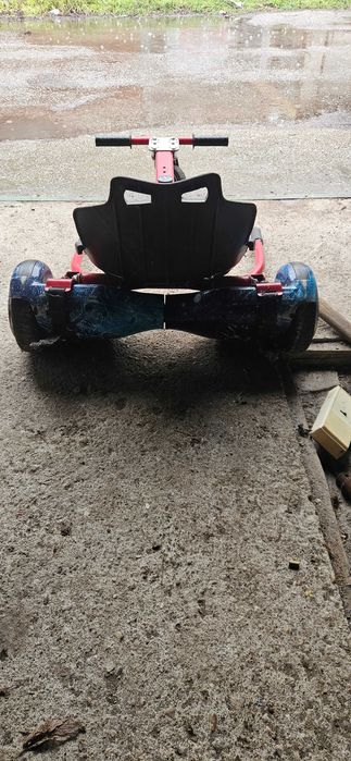 Продавам Ховърборд със картинг количка и зарядно.