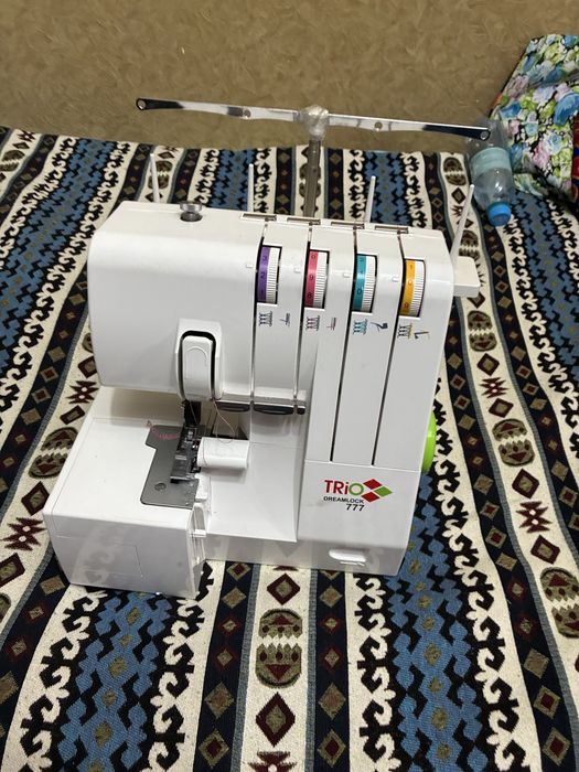 Продам швейную машину