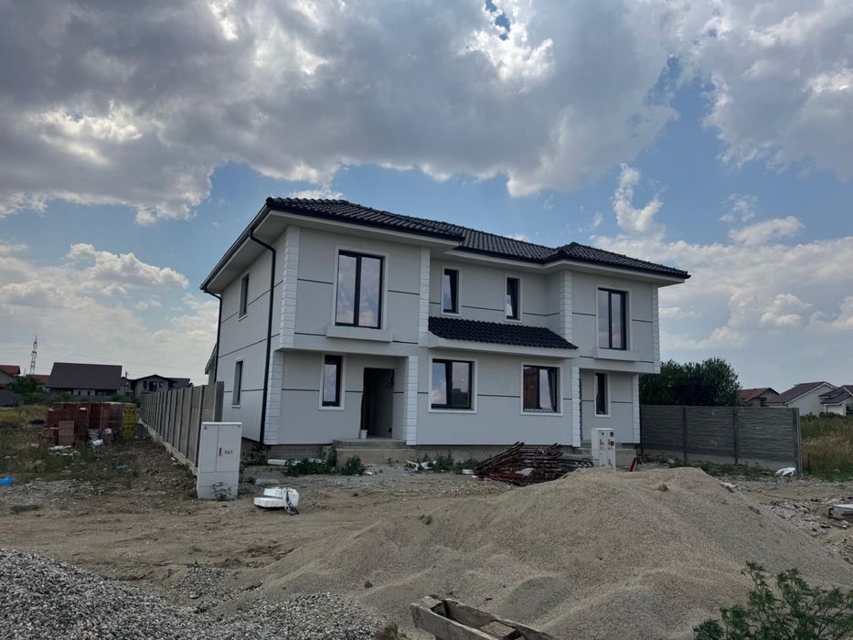 Duplex cu 4 cam la cheie,130mp utili,350mp teren,P+E,Mosnita,210000 e