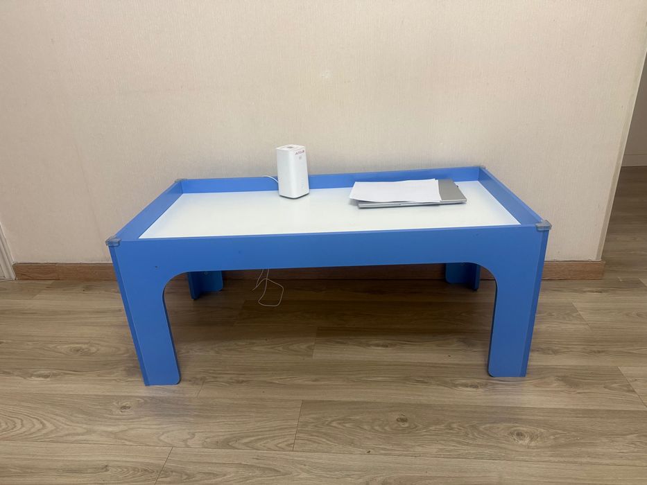 Стол детский с защитными углами