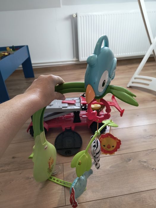 Carusel muzical pătuț bebeluși Fisher Price