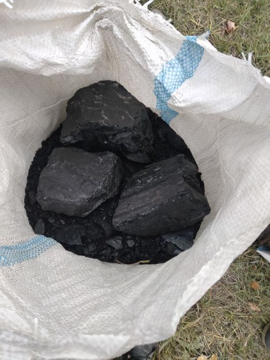 Продам уголь в мешках ,дрова в мешках