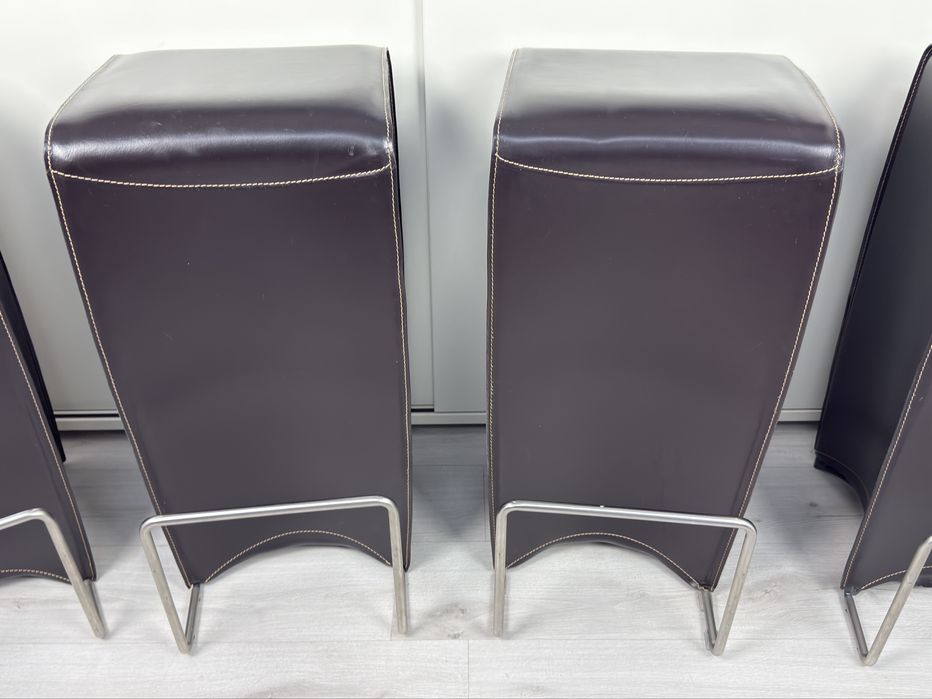 Немски бар стол, тапициран с естествена кожа Texon 705.