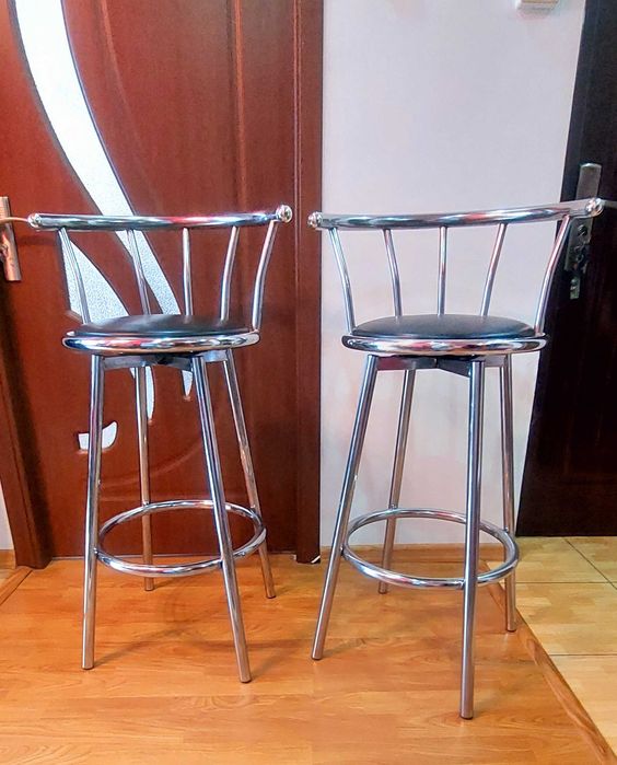 Vând scaune pentru bar