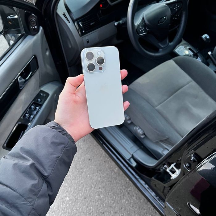 iPhone 15 Pro Natural Titanium