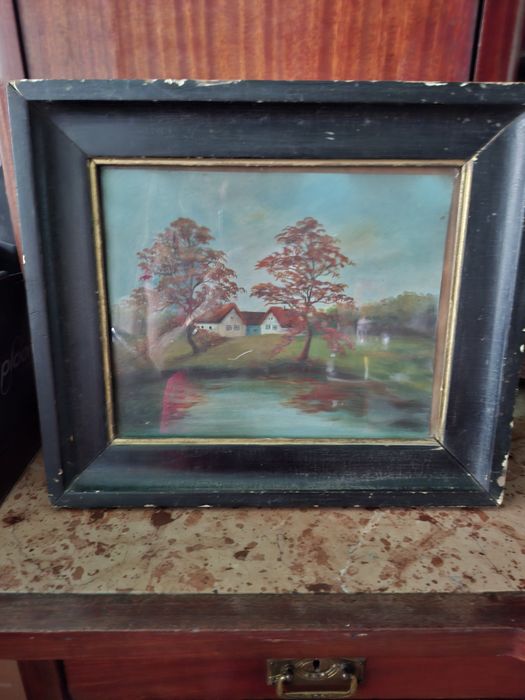 Mobilier antic  plus scaune , masă , ceas pe perete antică