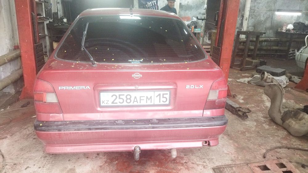 Автомобиль ниссан