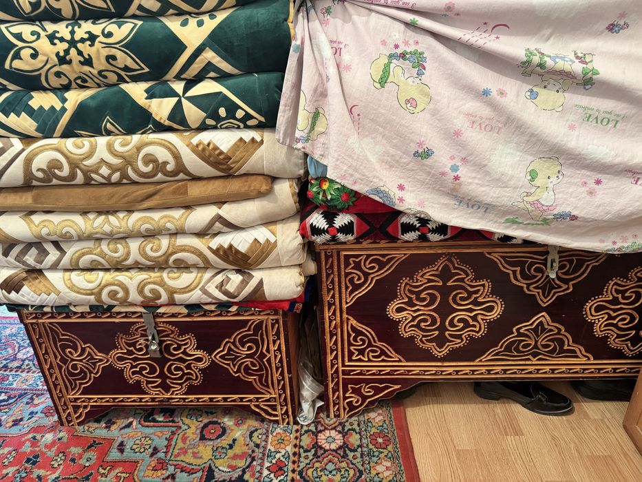 Сандық екі үлкен , 1 кіші сандық . Общий үшеуі