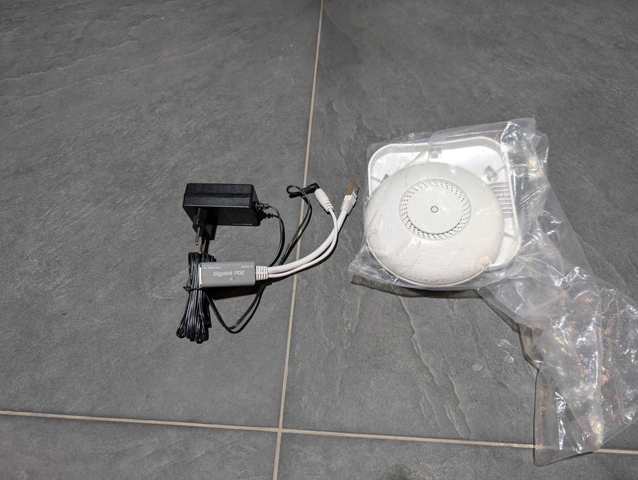 MikroTik cAP ac (ceiling Access Point) + injector PoE Gigabit