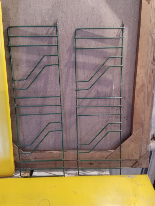 Продам навесную полочку