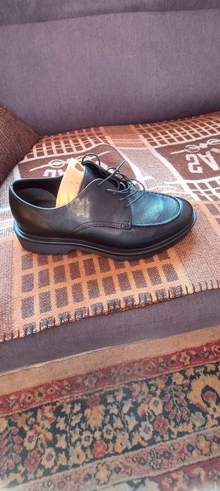 Pantofi din piele naturala noi