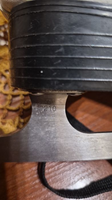 Коньки фигурные.