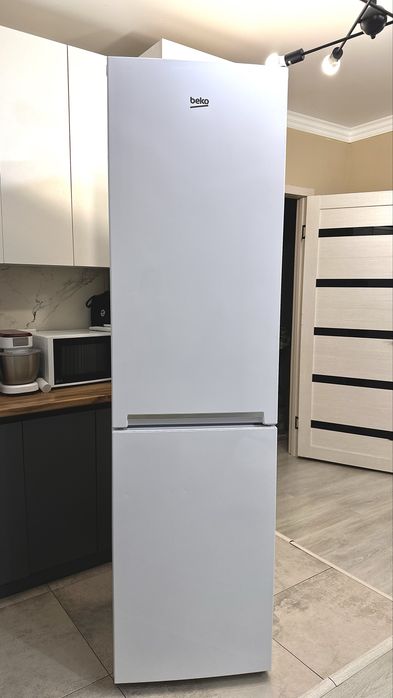 Продам холодильник BEKO на запчасти!