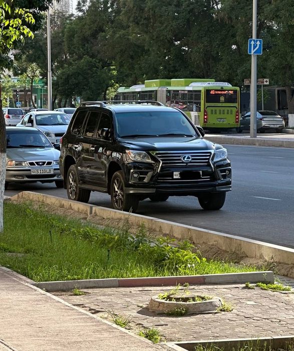 Продаётся LEXSUS LX570