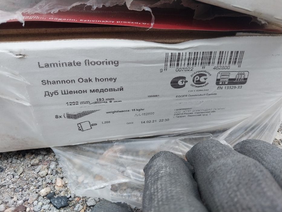 В наличии 4м/2 нового ламината.