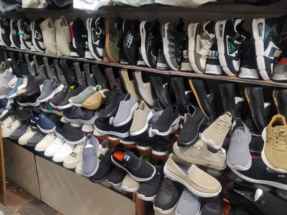 Xitoy optim va donaga oyoq kiyimlar barcha oʻlchamdagi.