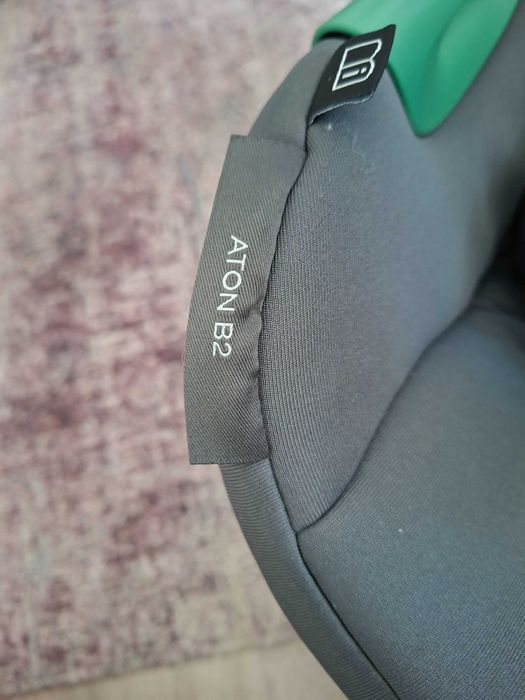 Столче за кола Cybex Aton B2 с основа Isofix в много добре състояние