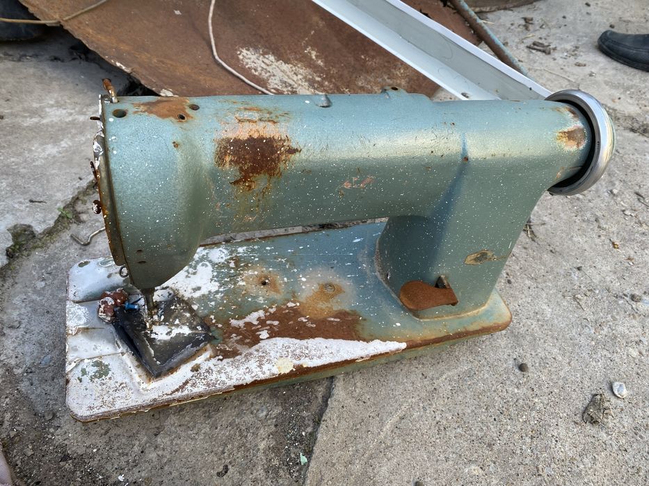 Швейная машина .