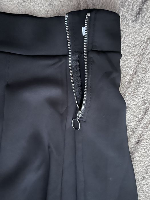 Две школьные черные юбки