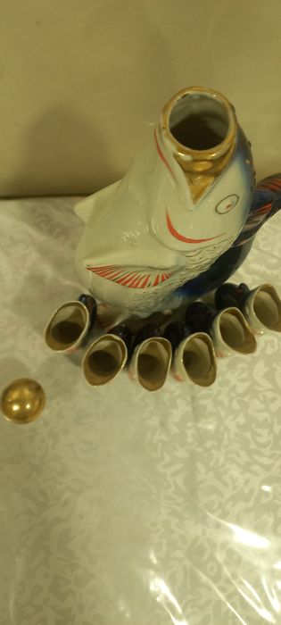 Рыба и маленькие рыбки