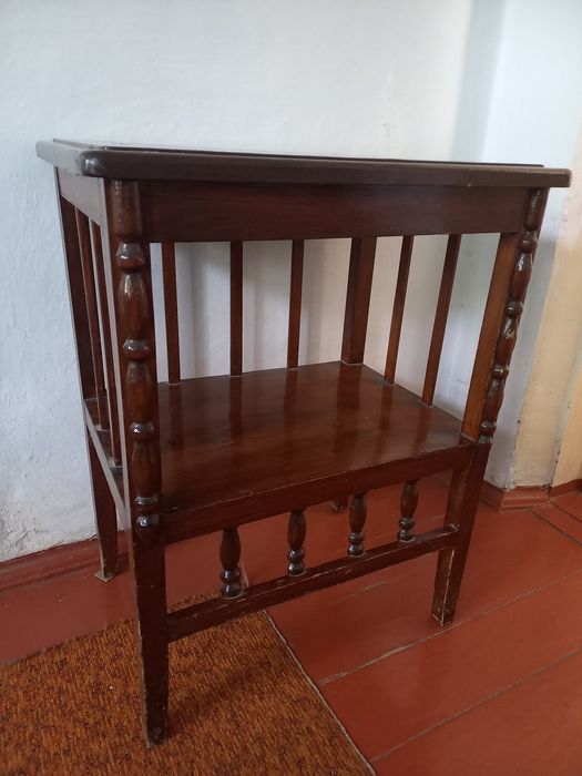 Столик из дерева старинный