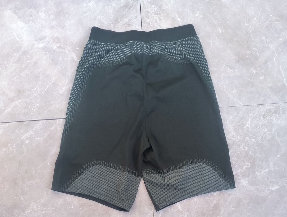 Under Armour къси панталони S размер