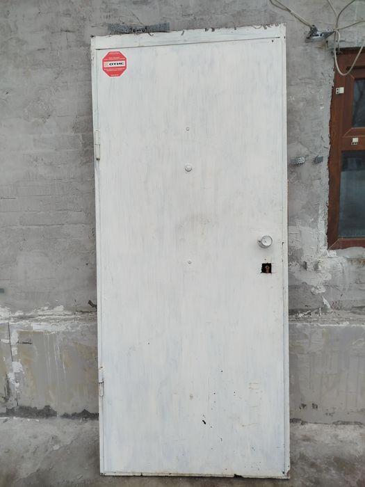 Продам железную дверь