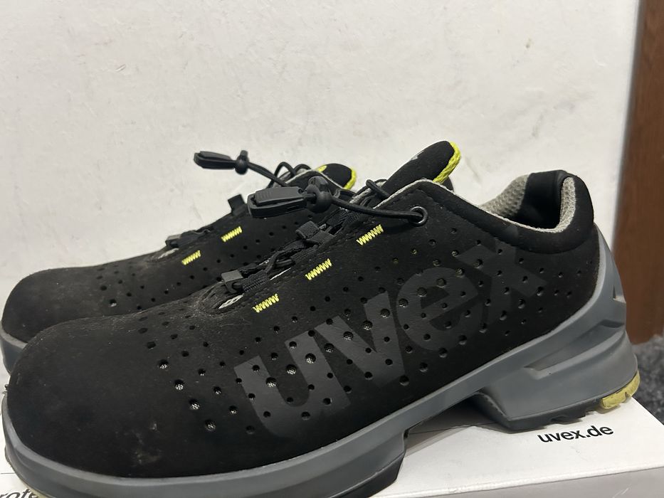 Pantofi Uvex mărimea 44